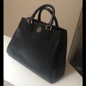 Tory Burch Robinson triangle tote bag.❤️
